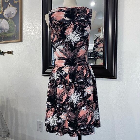 Sorad Women's Stunning Belly Cut out Dress Palm Leaves| Size L - Picture 5 of 13